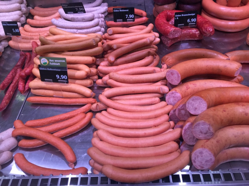 charcuterie-CASTAGNIERS-min_sausages_meat_butchery-1069321